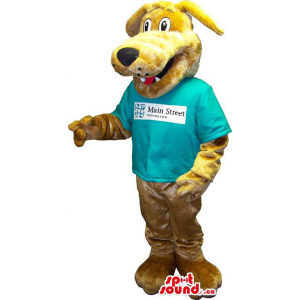 Personalizado Brown Urso Mascote vestida em um t-shirt com logotipo