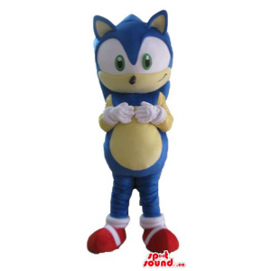 Azul de Sonic vestido de...
