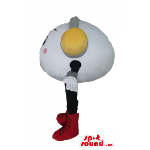 Eggboy branco com fones de...
