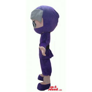 Ninja en traje púrpura...