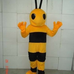 Mascotte du jour chez SPOTSOUND: Mascotte d'abeille jaune et noire. Costume de guêpe . Découvrez les mascottes @spotsound_mascots #mascotte #mascottes #marketing #costume #spotsound #personalisé #streetmarketing #guerillamarketing #publicité . Lien: https://www.spotsound.fr/fr/6021-mascotte-d-abeille-jaune-et-noire-costume-de-guêpe.html