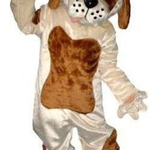 Mascotte du jour chez SPOTSOUND: Mascotte de chien blanc et marron. Costume de chien . Découvrez les mascottes @spotsound_mascots #mascotte #mascottes #marketing #costume #spotsound #personalisé #streetmarketing #guerillamarketing #publicité . Lien: https://www.spotsound.fr/fr/4829-mascotte-de-chien-blanc-et-marron-costume-de-chien.html